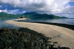 Clear-water;-Comoros-Archipelago;-France;-Indian-Ocean;-Kaleidos;-Kaleidos-images;-La-parole-à-limage;-Laurent-Abad;-Mayotte;-Rocks;-Sandbar;-Sea;-Seascape;-Stories-Pictures;-Volcanic-rock